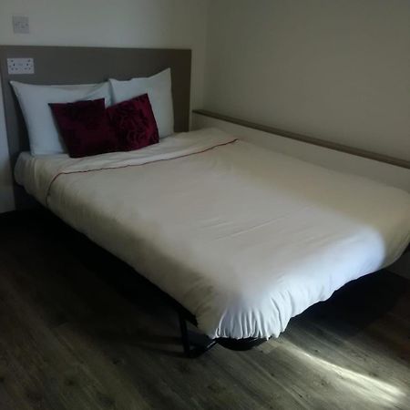 Peace Apartments - Luton Лутън Екстериор снимка