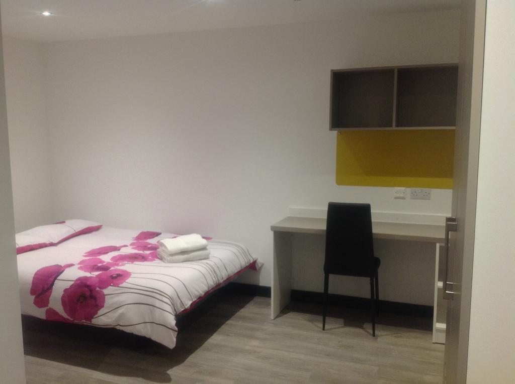 Peace Apartments - Luton Лутън Екстериор снимка