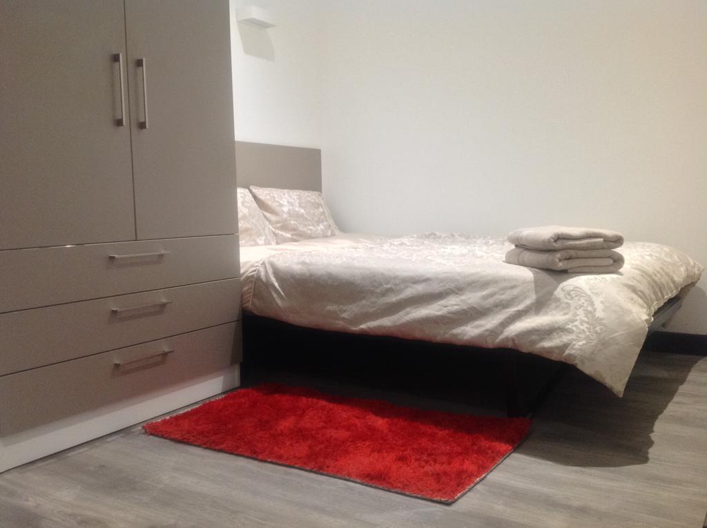 Peace Apartments - Luton Лутън Екстериор снимка