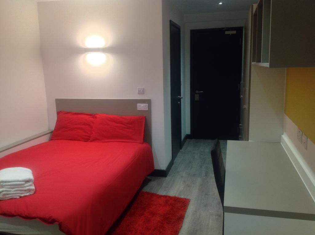 Peace Apartments - Luton Лутън Екстериор снимка