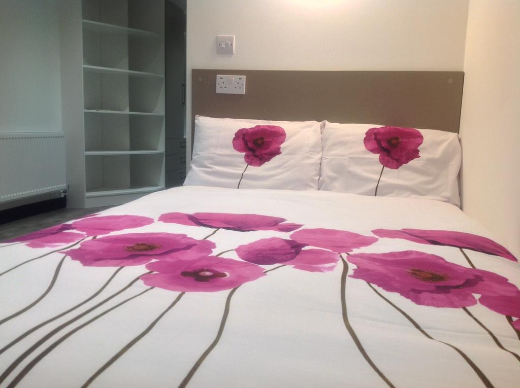 Peace Apartments - Luton Лутън Екстериор снимка