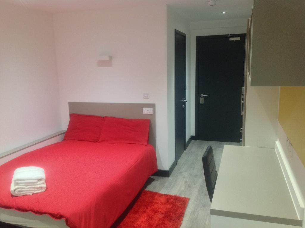 Peace Apartments - Luton Лутън Екстериор снимка