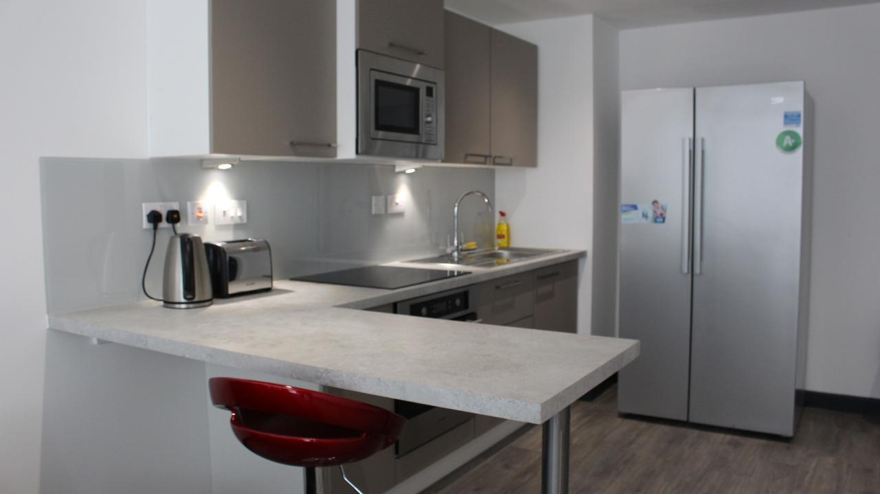 Peace Apartments - Luton Лутън Екстериор снимка