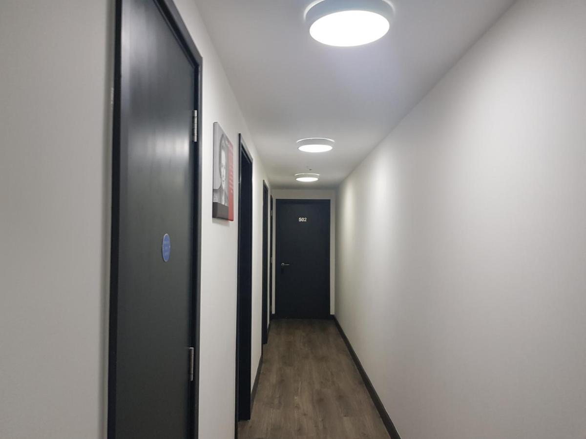 Peace Apartments - Luton Лутън Екстериор снимка