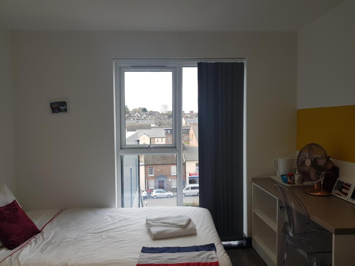 Peace Apartments - Luton Лутън Екстериор снимка