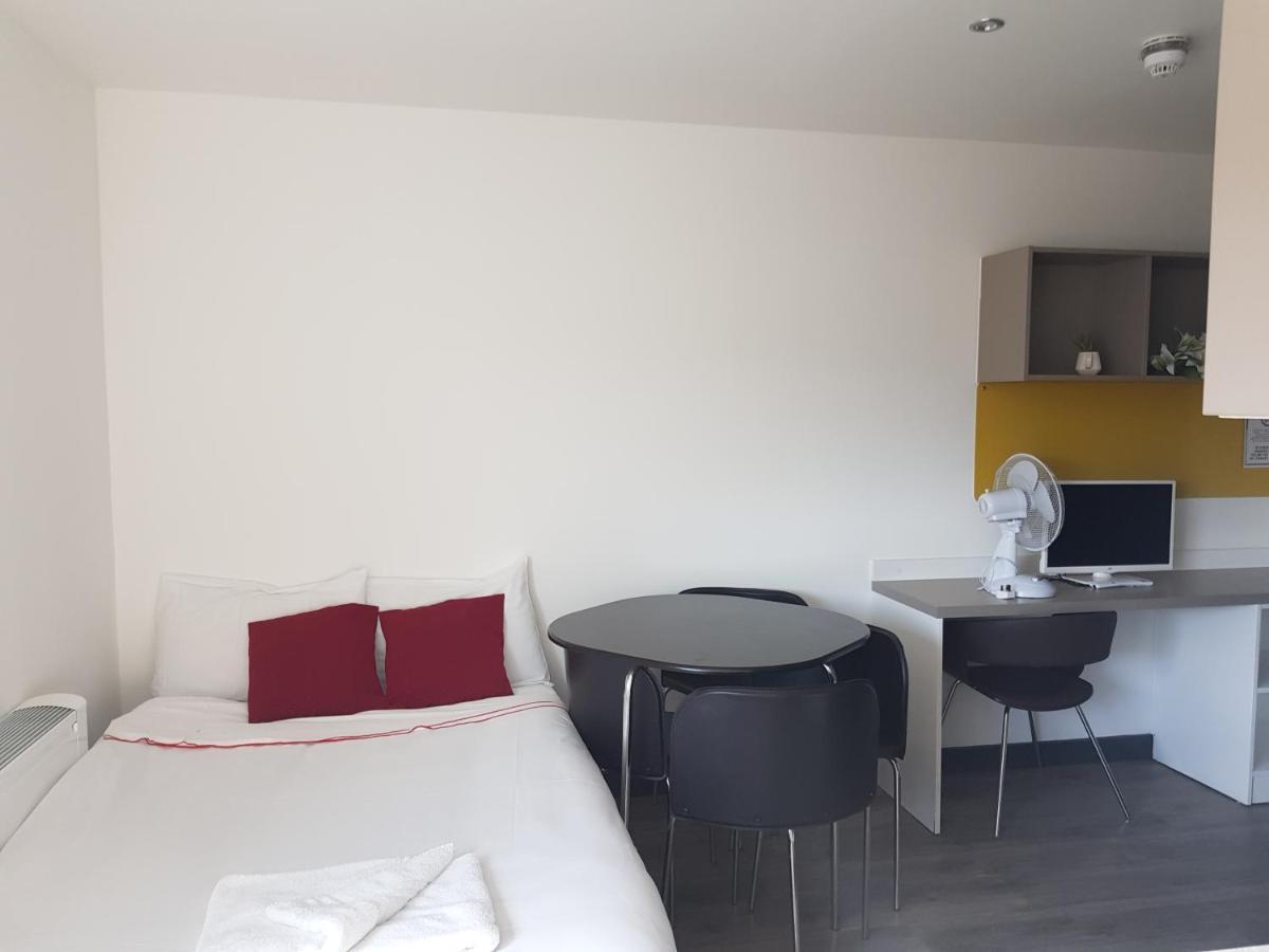 Peace Apartments - Luton Лутън Екстериор снимка