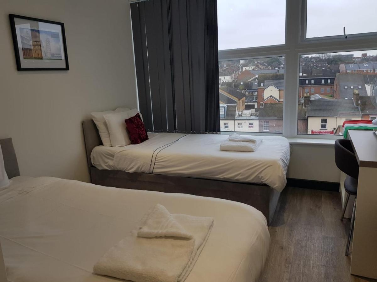 Peace Apartments - Luton Лутън Екстериор снимка