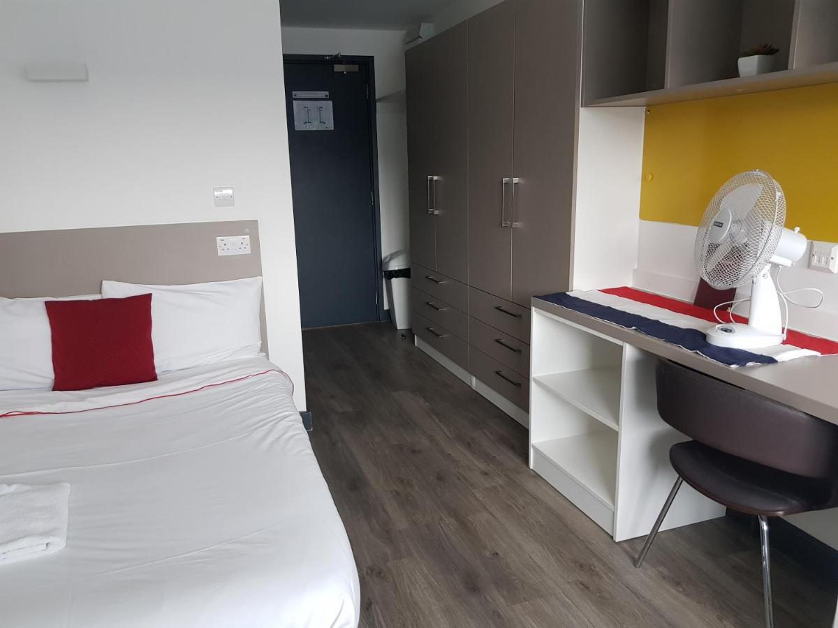 Peace Apartments - Luton Лутън Екстериор снимка