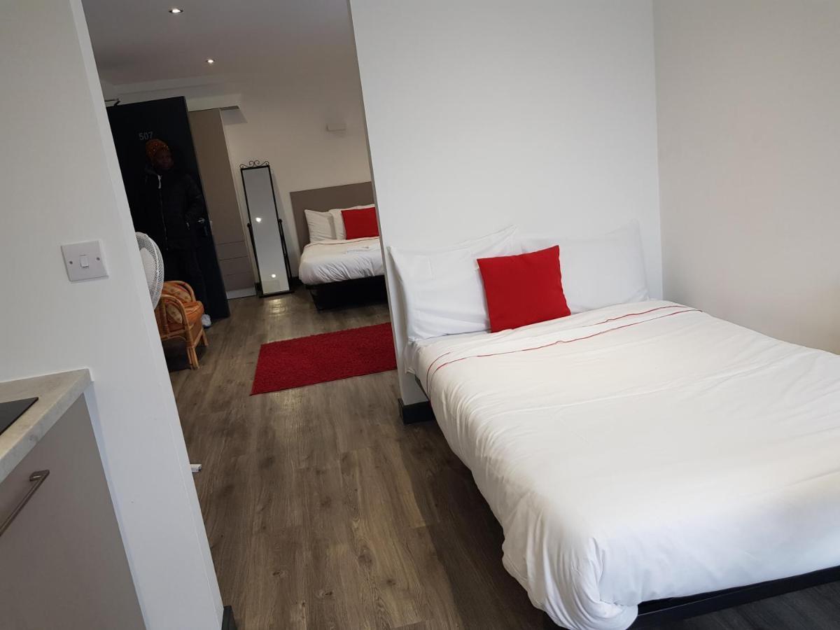 Peace Apartments - Luton Лутън Екстериор снимка